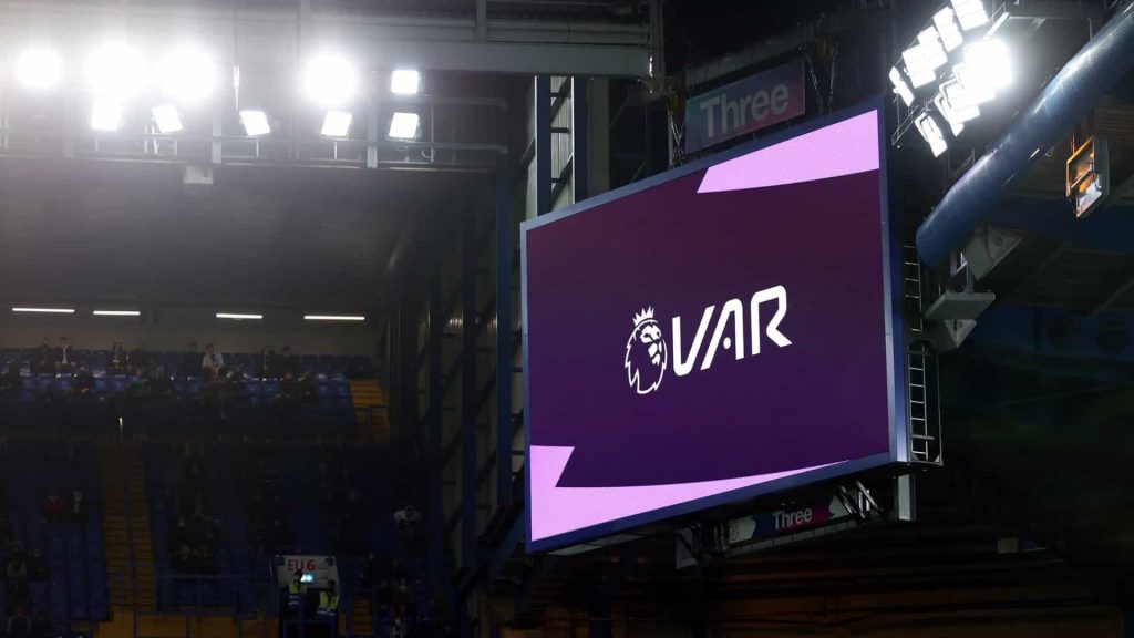Premier League vai passar a divulgar as conversas com o VAR Premier League VAR