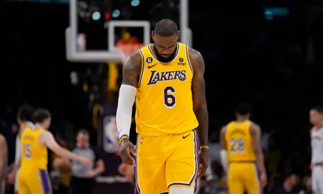 Lakers falham final da NBA e LeBron admite retirar-se