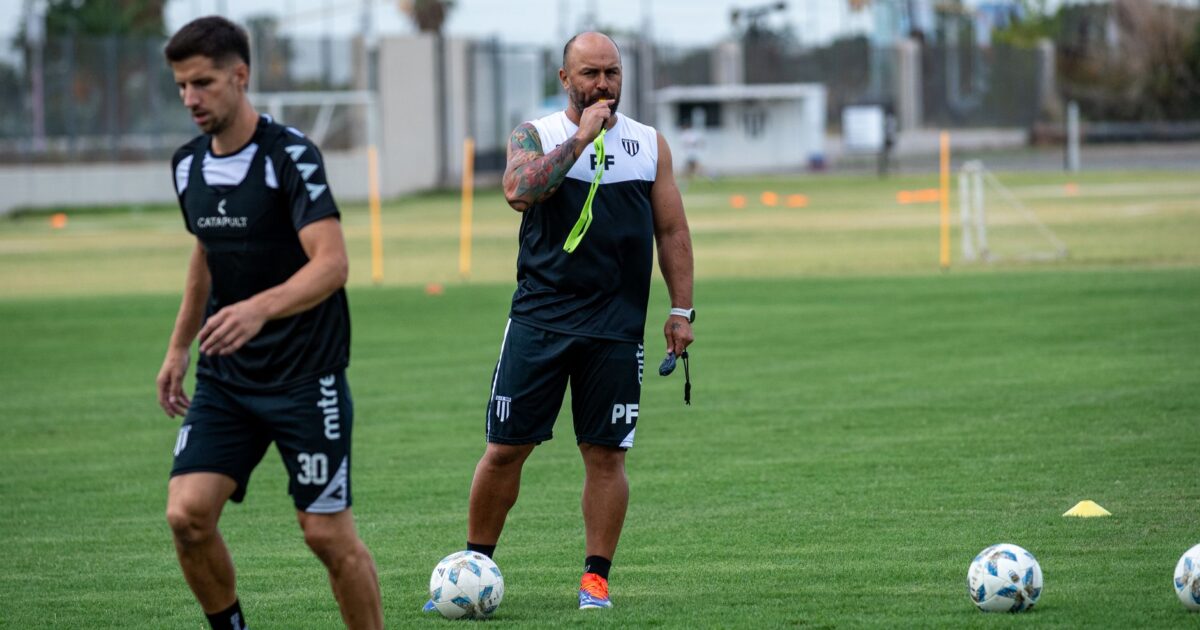 Luís Tralhão aponta à surpresa na Supertaça diante do FC Porto: «Porque não?»