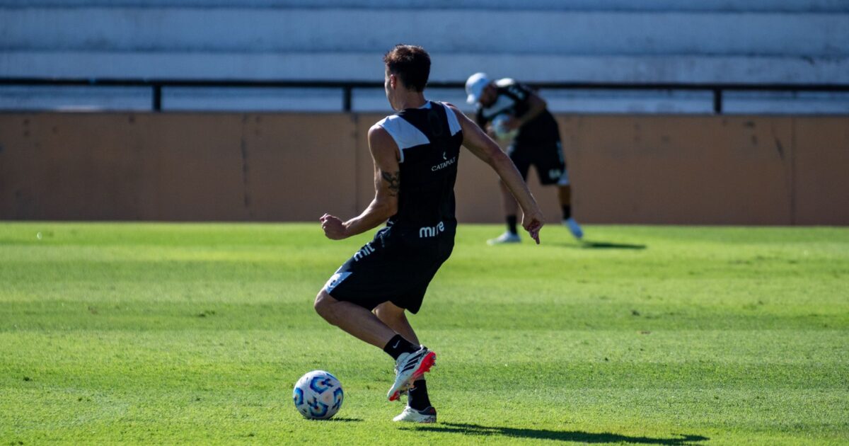 Bastonária da Ordem dos Nutricionistas visita instalações do FC Porto no Olival