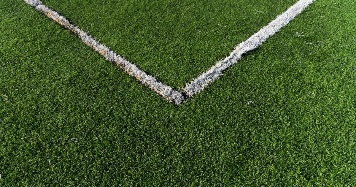 Clareiras no relvado da Supertaça pintadas de verde após fortes críticas de FC Porto e Torreense